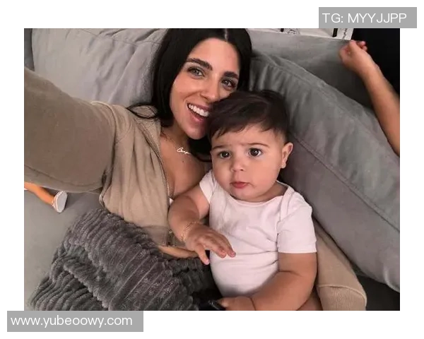 现役足球球星儿女排行大揭秘 盘点全球足坛明星家庭中的萌娃们 现役足球球星儿女排行大揭秘 盘点全球足坛明星家庭中的萌娃们